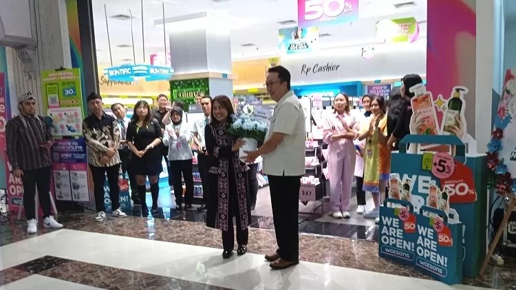 GRAND OPENING WATSONS : WATSONS DI JCM HADIRKAN PENGALAMAN BELANJA ONLINE PLUS OFFLINE
