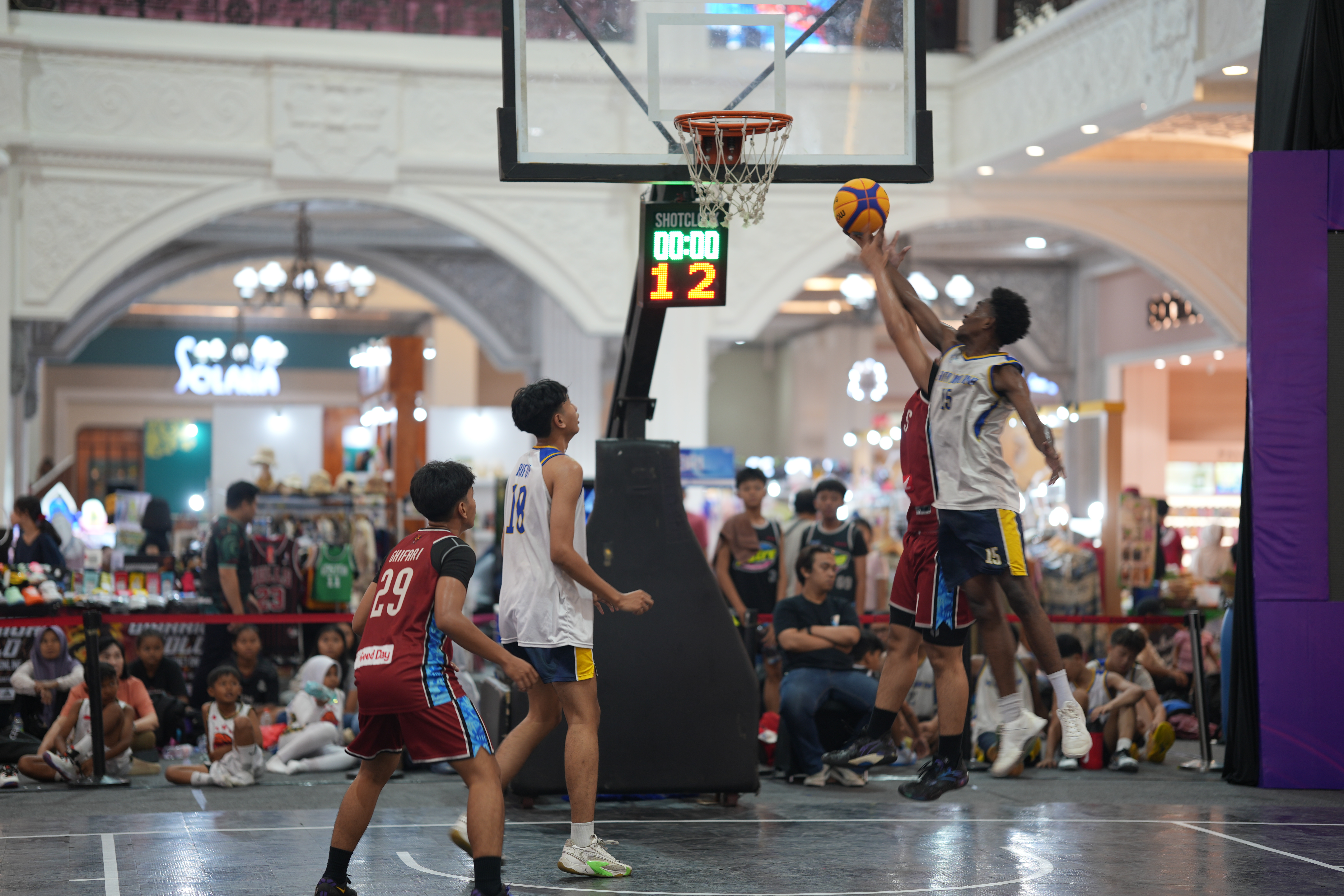 KESERUAN BASKET IN THE MALL 3X3